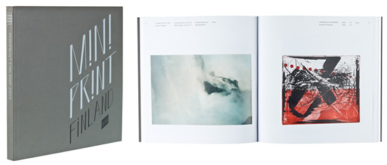 Ett omslag och en öppning av boken Miniprint Finland 2010.