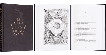 Ett omslag och en öppning av boken Mysterius viisikulma-avain.