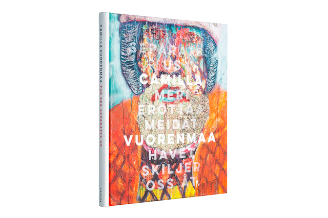 Kansi ja aukeama kirjasta Camilla Vuorenmaa: Meri erottaa meidät.
