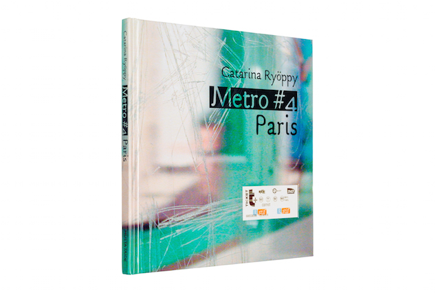 Kansi ja aukeama kirjasta Metro #4 Paris.