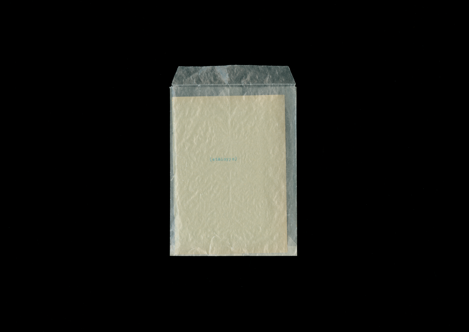 Kansi ja aukeama kirjasta (etäisyys) /<br />
Mikä palautti ruumiin (vastaisuuden varalle).