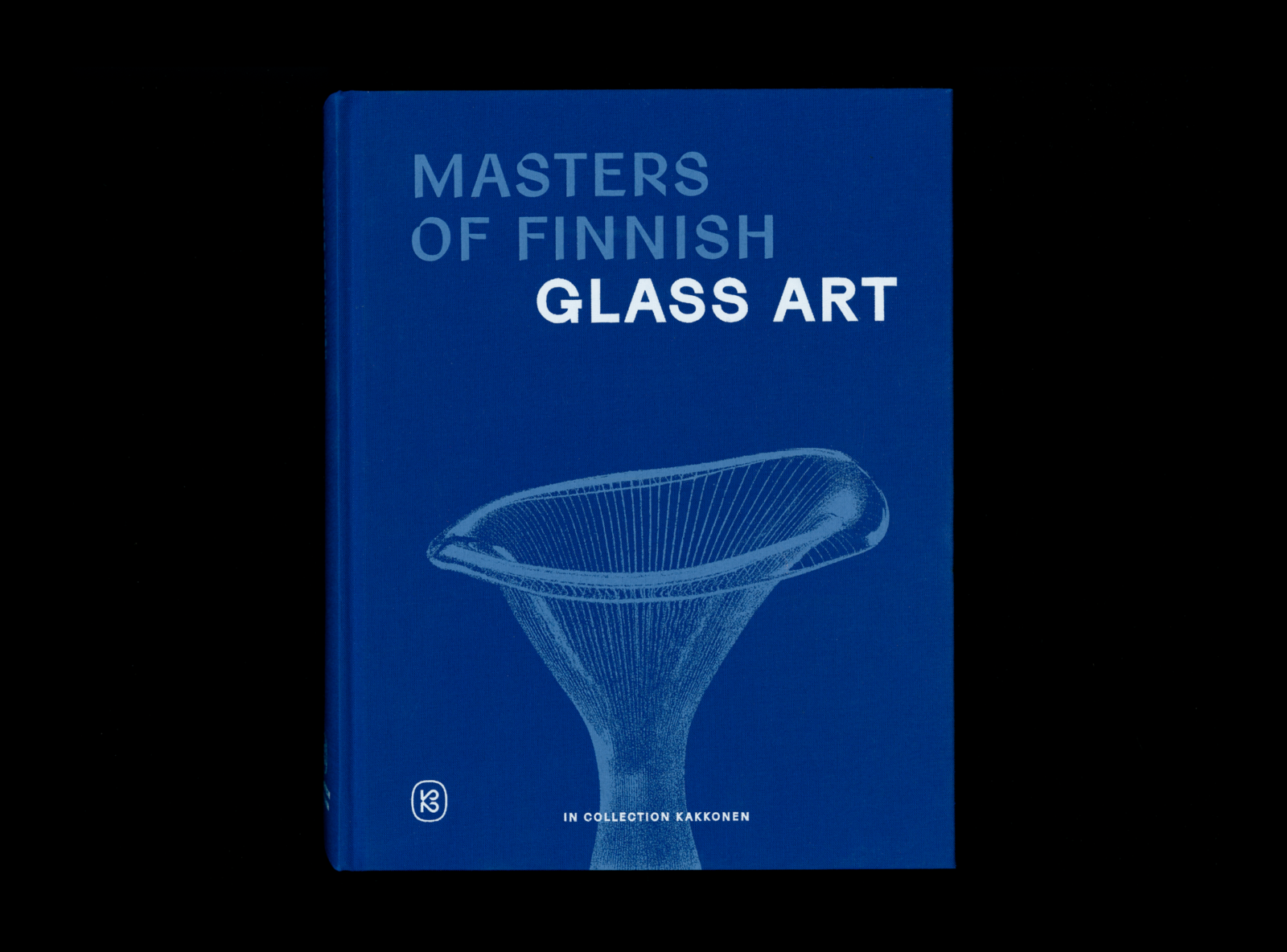 Kansi ja aukeama kirjasta Masters of  <br />
Finnish Glass Art — <br />
In Collection  <br />
Kakkonen <br />
.